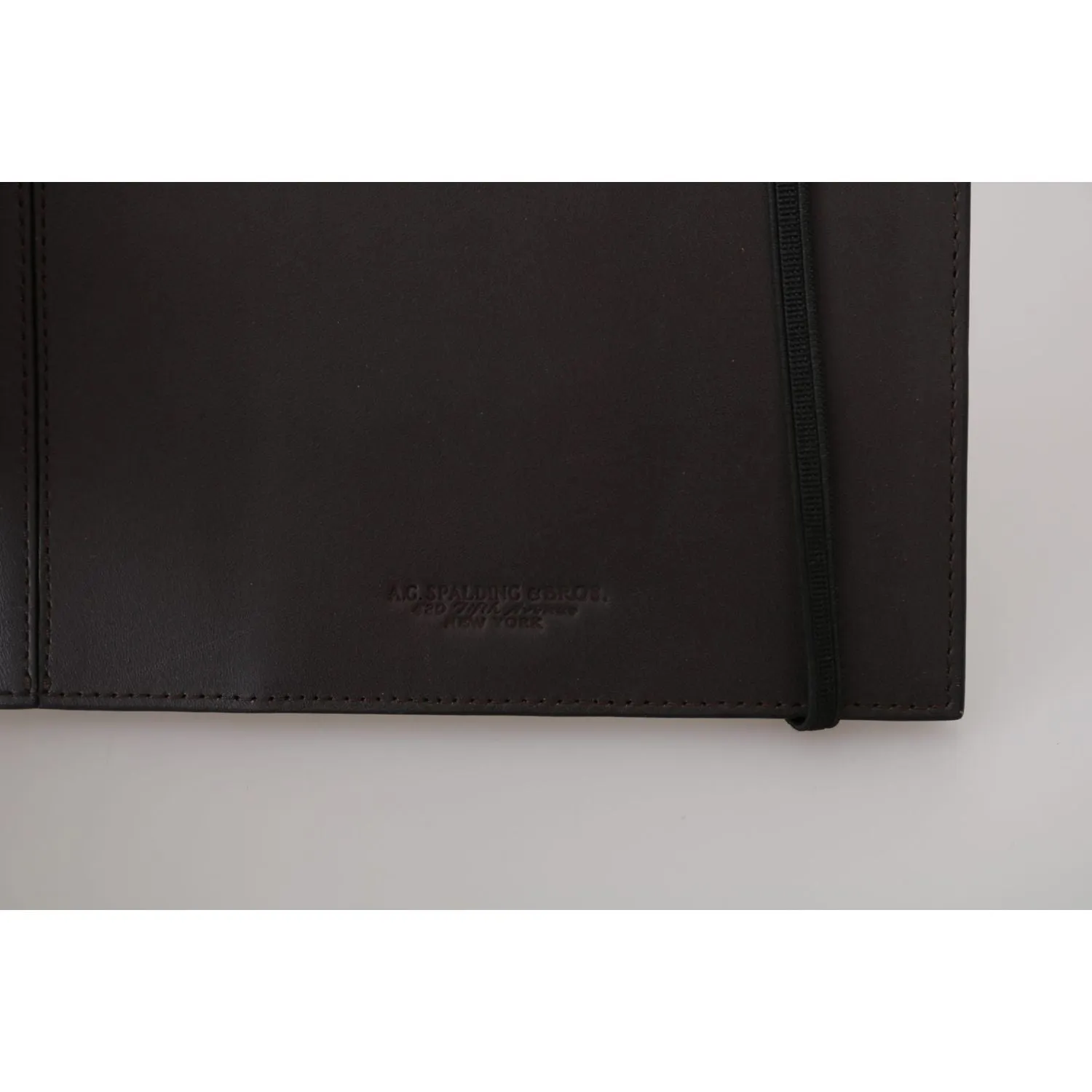 A.G. Spalding & Bros Elegant Leather Passport Wallet - Sleek Travel Essential