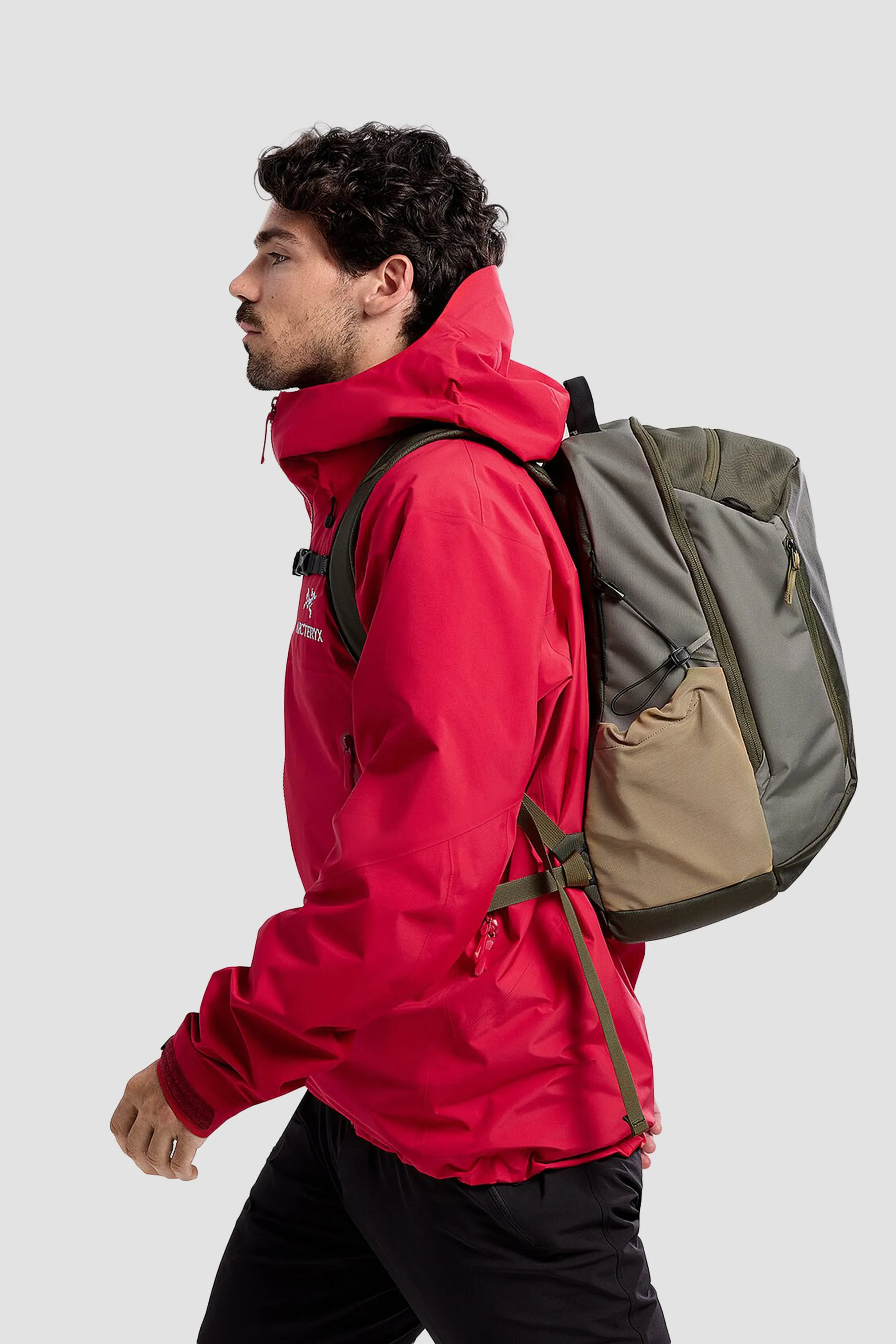 Arc'teryx Unisex Mantis 26 Backpack in Tatsu/Forage