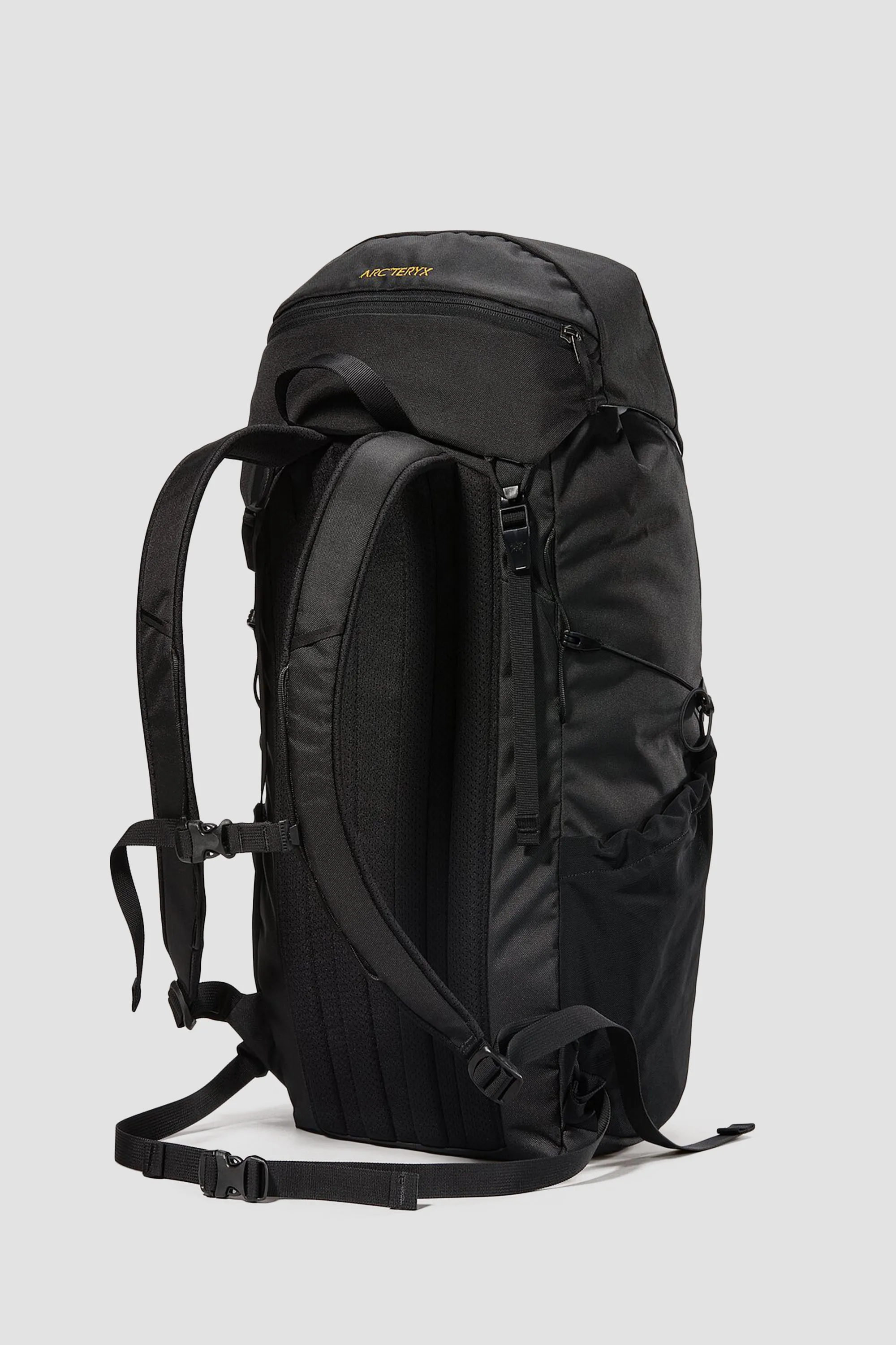 Arc'teryx Unisex Mantis 30 Backpack in Black